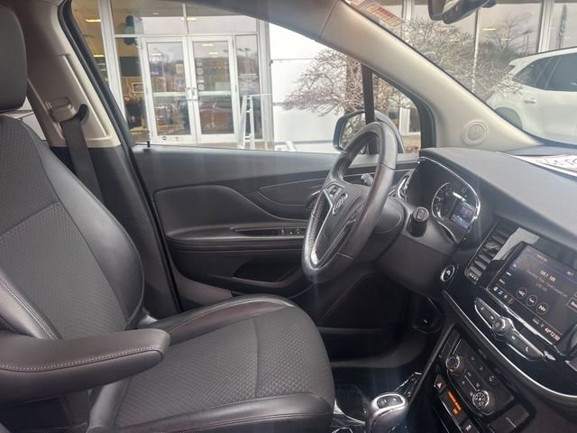 Used 2022 Buick Encore Preferred w/ Safety Package image 28