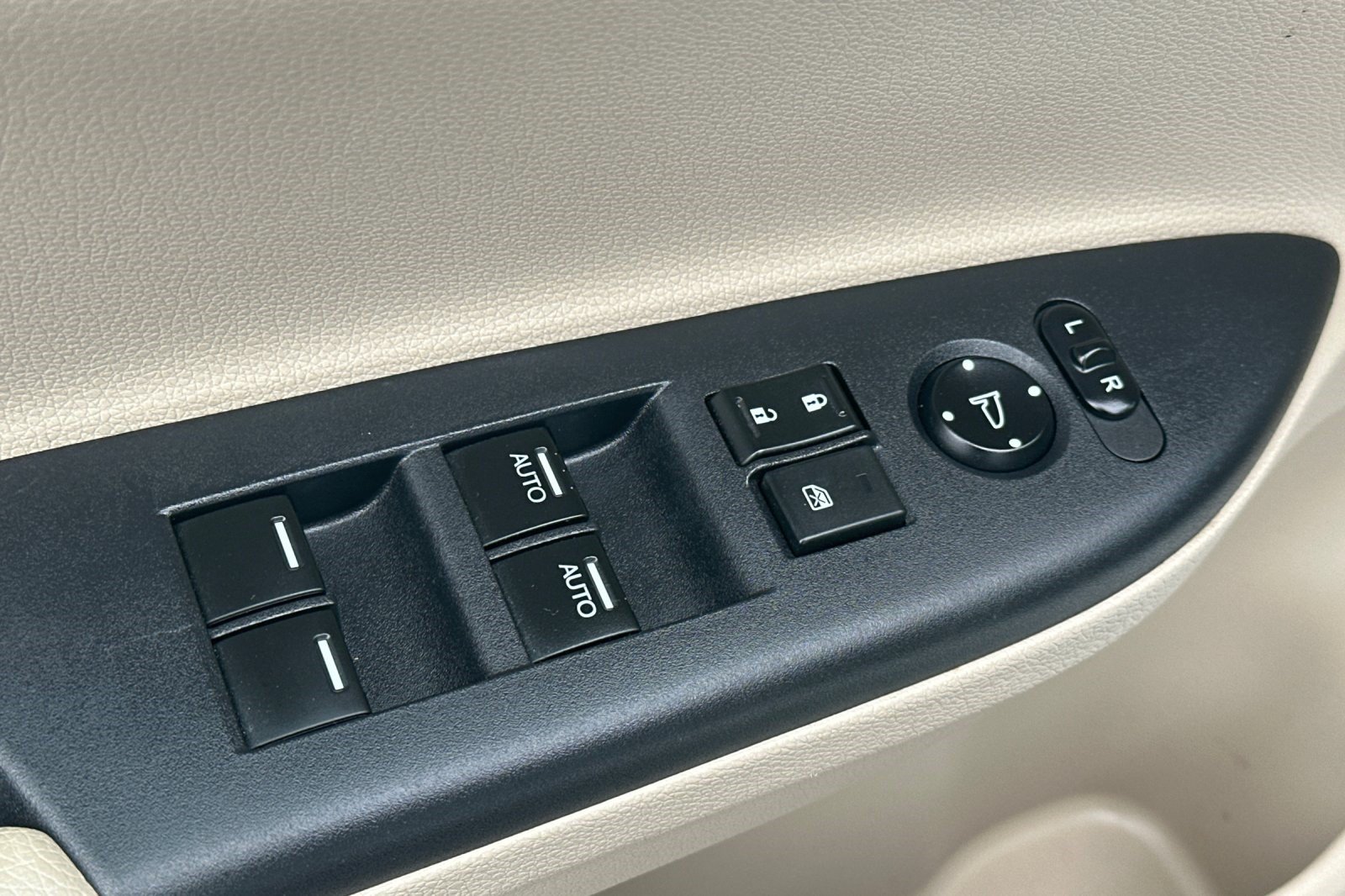 Used 2017 Honda Accord EX-L image 14