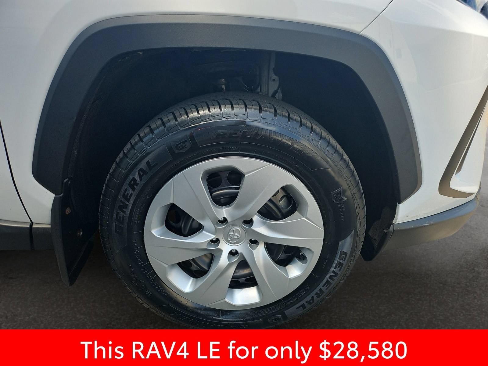 Used 2023 Toyota RAV4 LE AWD/4WD image 40
