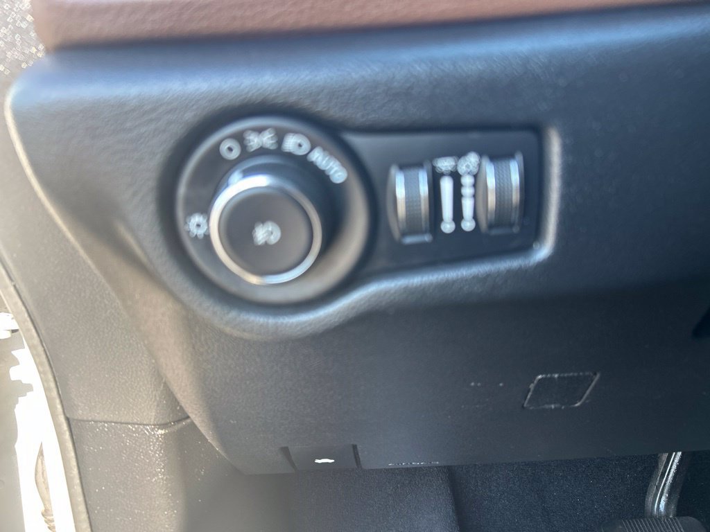 Used 2019 Chrysler Pacifica Limited w/ Advanced Safetytec Group FWD image 35
