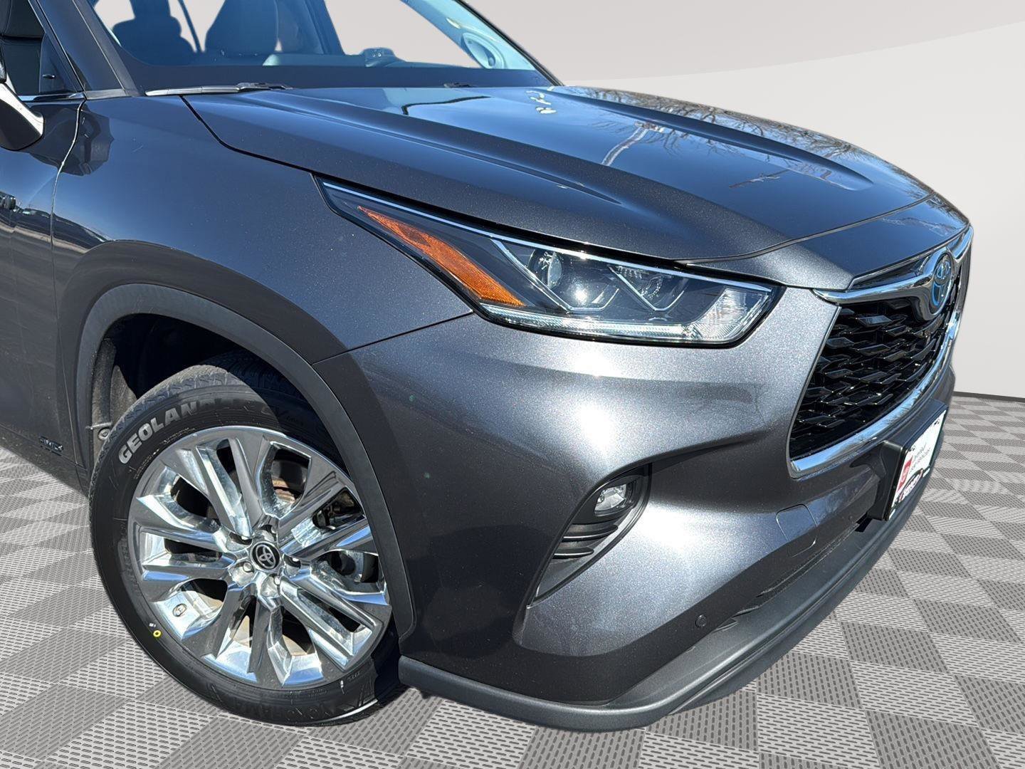 Used 2021 Toyota Highlander Limited AWD/4WD image 18