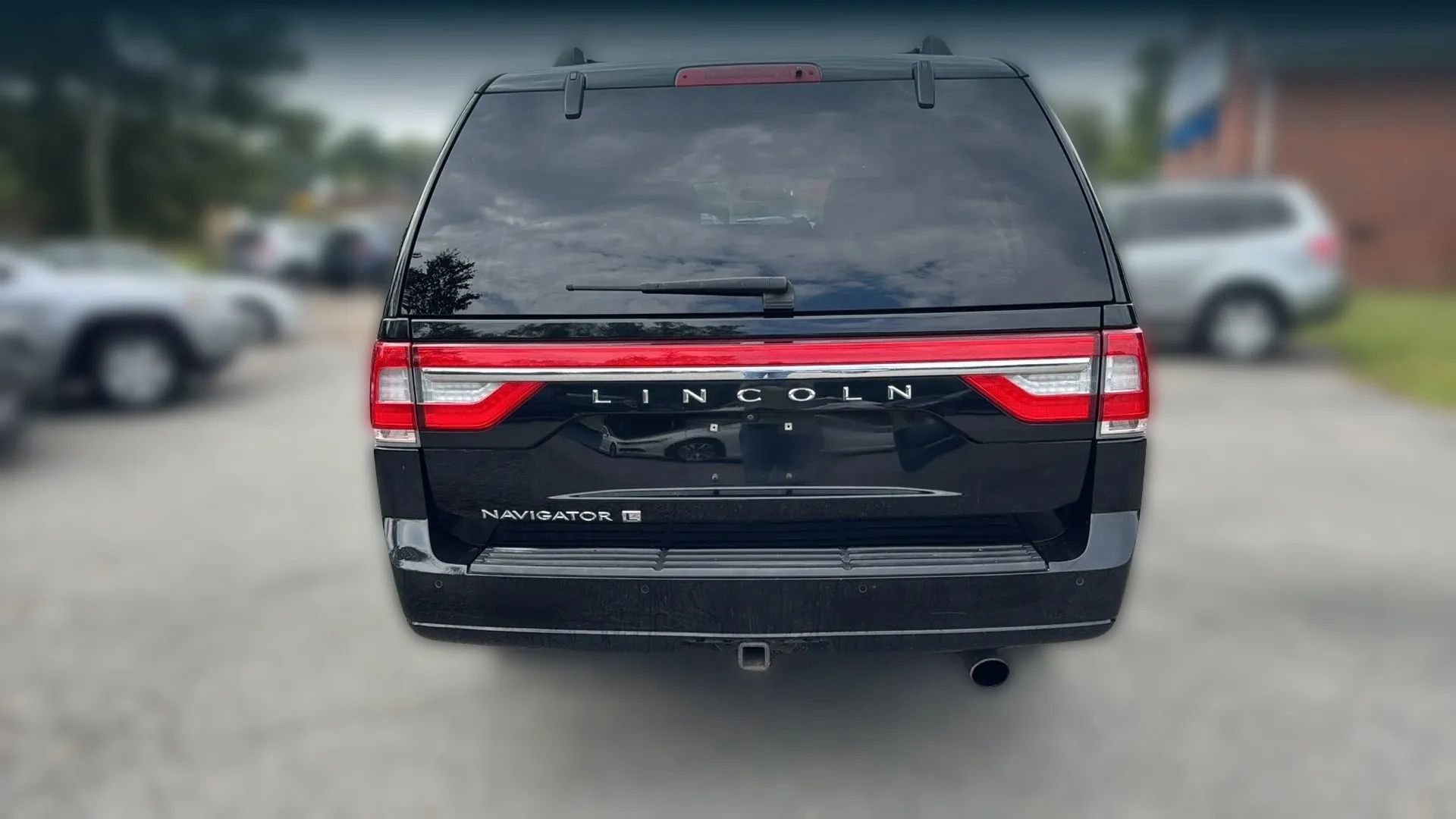 Used 2017 Lincoln Navigator L Reserve image 6