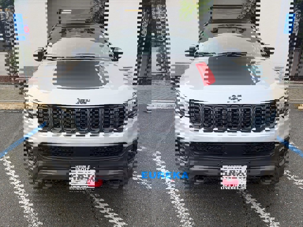 New 2026 Jeep Compass Trailhawk w/ Sun, Sound & Navigation Group image 32