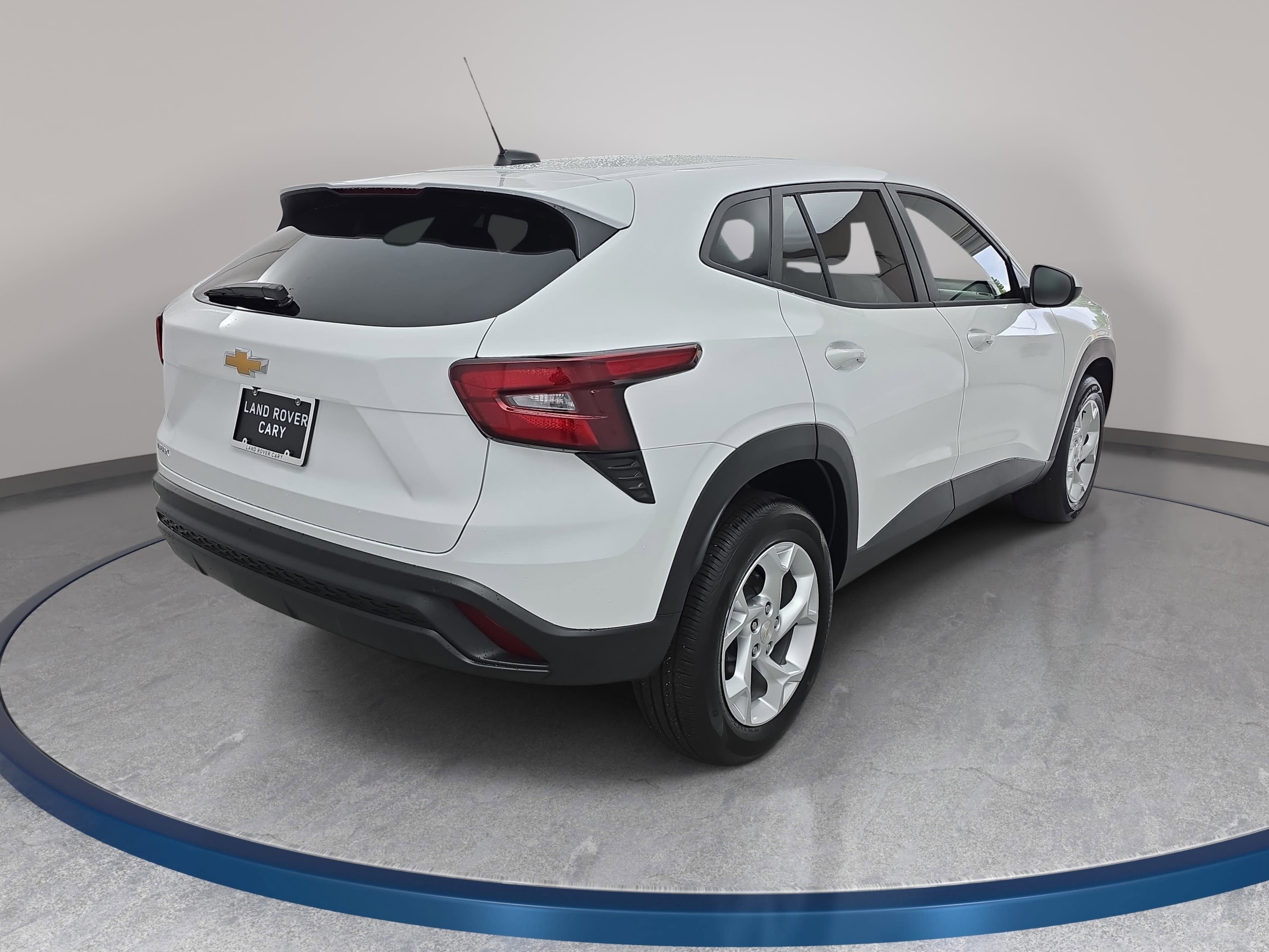 Used 2026 Chevrolet Trax LS w/ LS Convenience Package FWD image 5