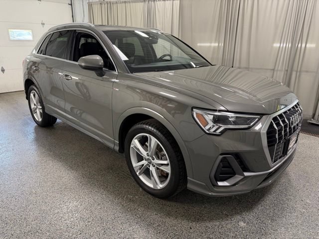 Used 2020 Audi Q3 2.0T Premium Plus w/ Premium Plus Package AWD/4WD image 3