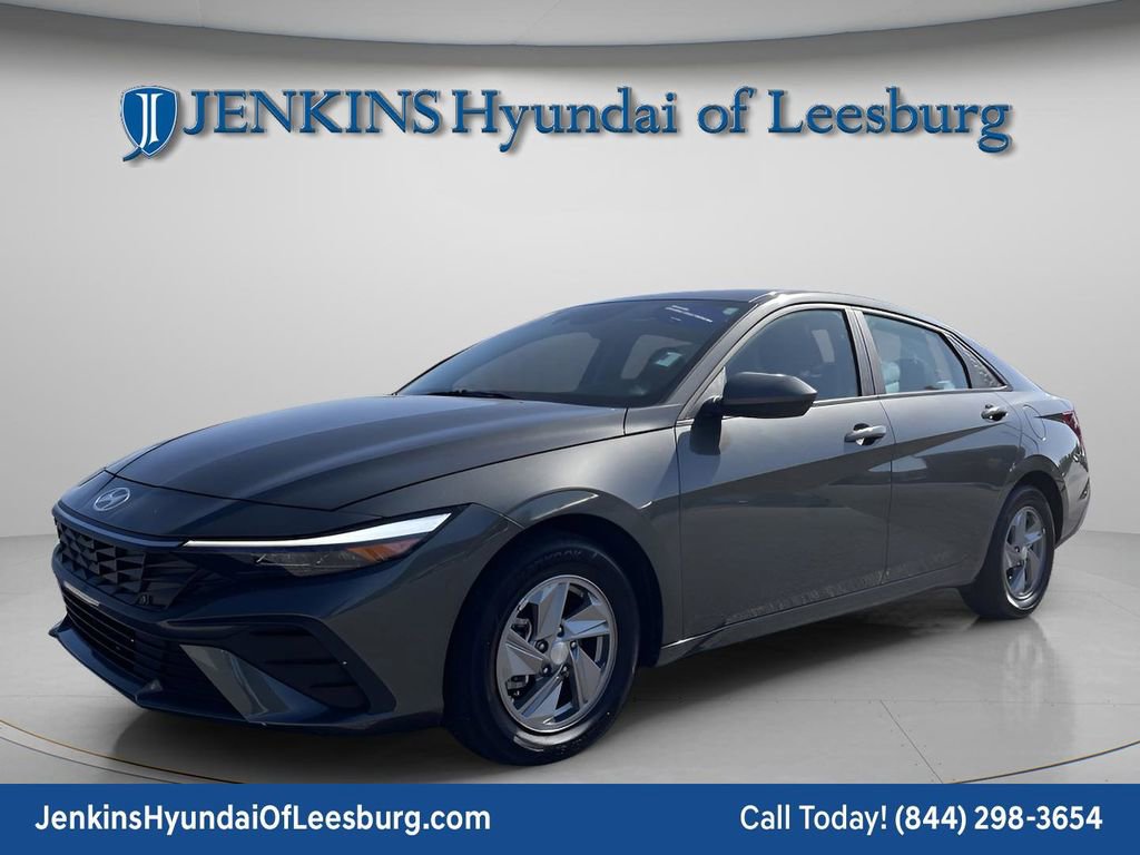 Certified 2024 Hyundai Elantra SE FWD image 11
