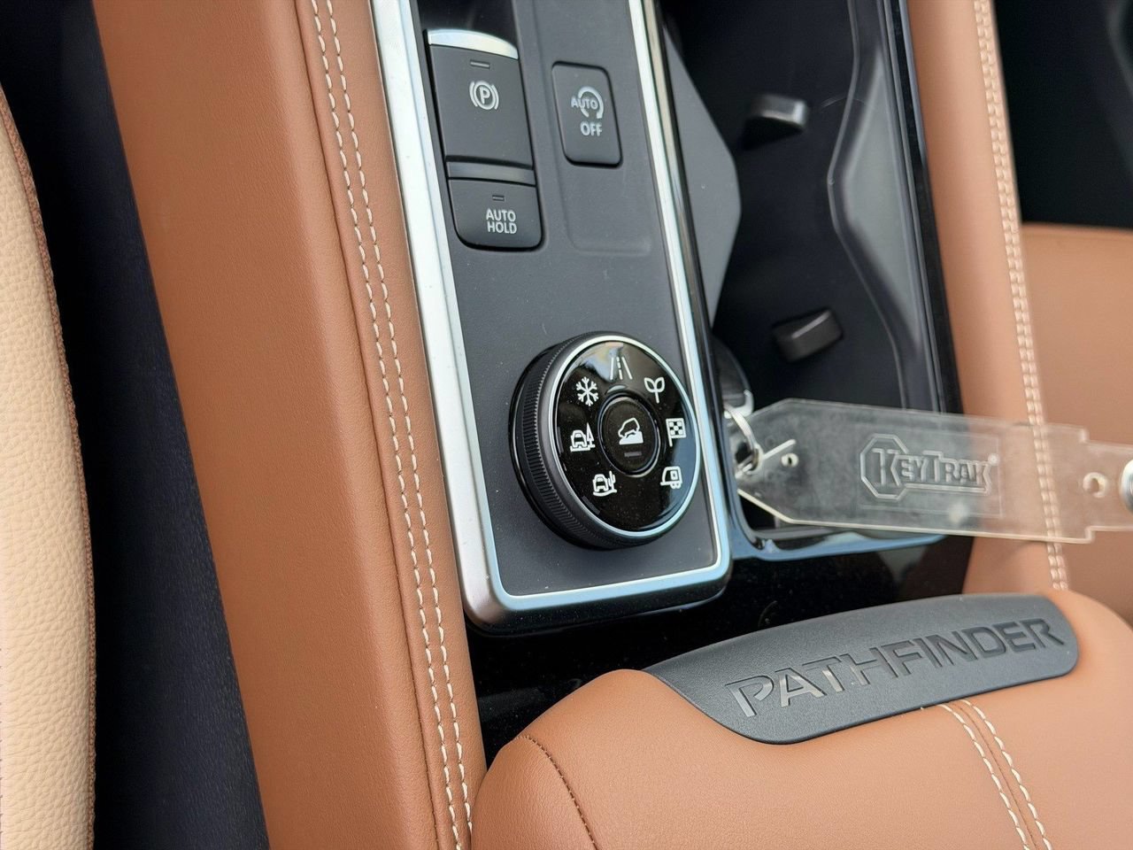 New 2026 Nissan Pathfinder Platinum AWD/4WD image 24