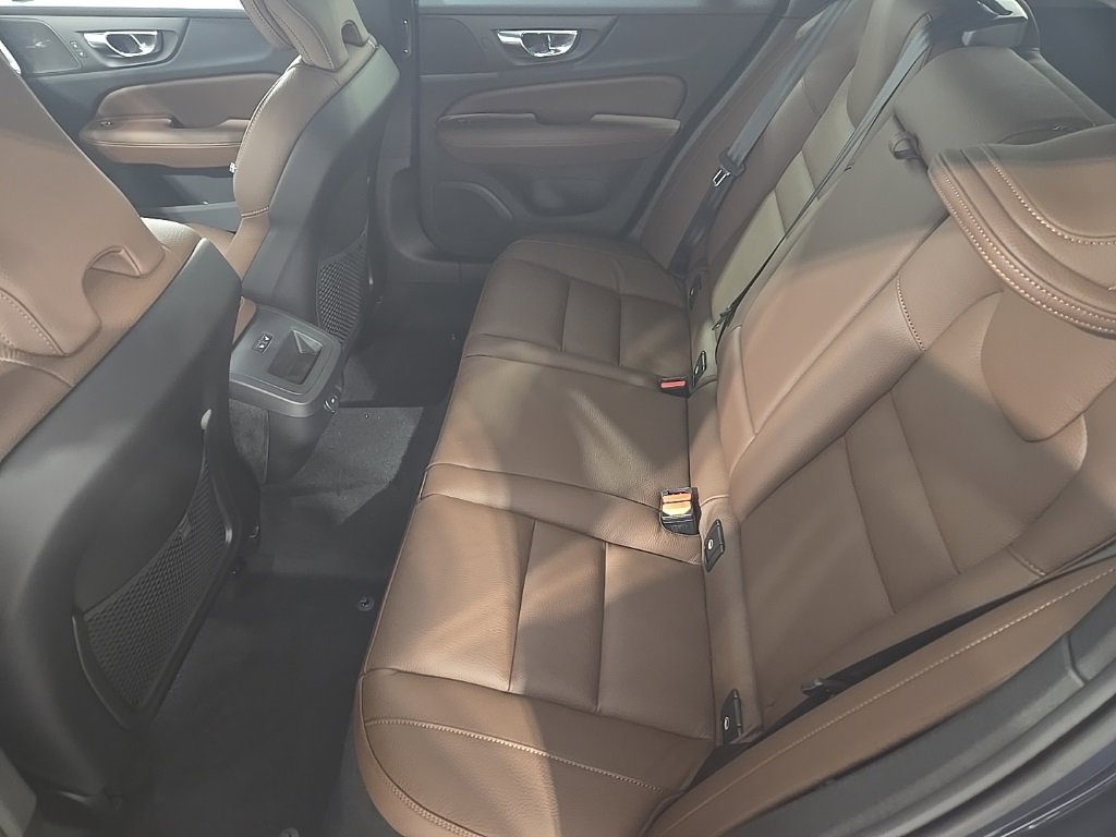 New 2026 Volvo V60 B5 Cross Country Plus w/ Climate Package image 20