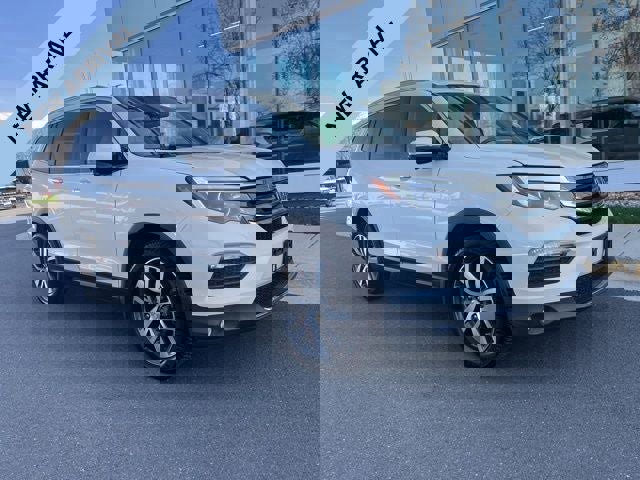 Used 2016 Honda Pilot Touring image 1