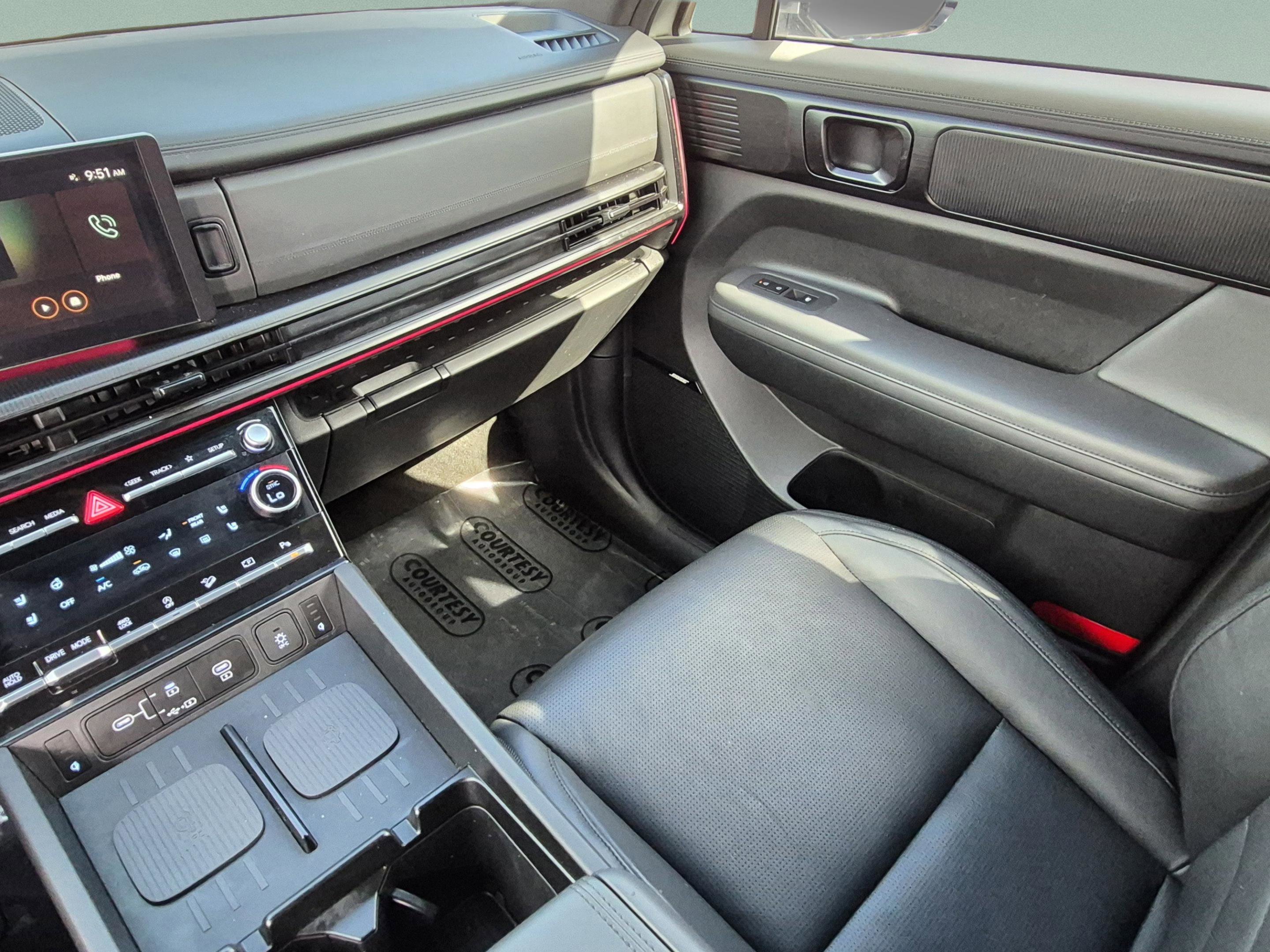 Used 2024 Hyundai Santa Fe Calligraphy AWD/4WD image 14