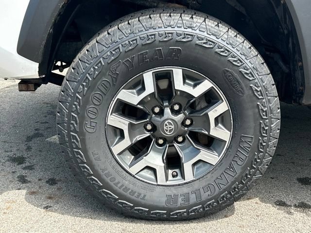 Used 2019 Toyota Tacoma TRD Off-Road AWD/4WD image 11
