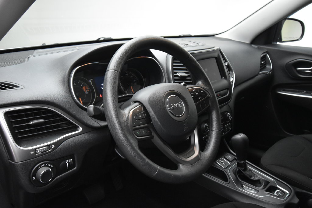 Used 2020 Jeep Cherokee Latitude FWD image 12