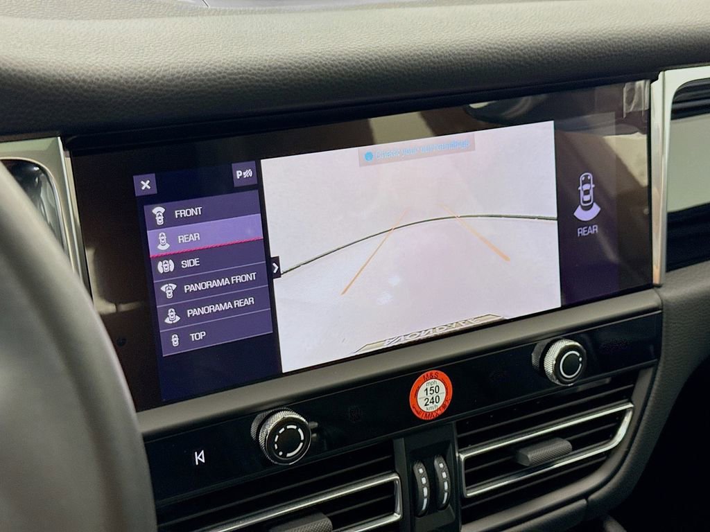 Certified 2025 Porsche Macan AWD/4WD image 21