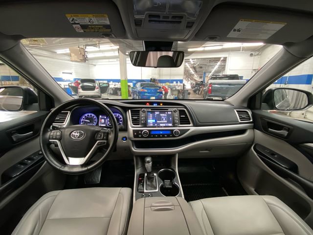 Used 2019 Toyota Highlander XLE AWD/4WD image 28