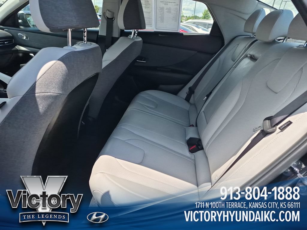Used 2025 Hyundai Elantra Limited FWD image 25
