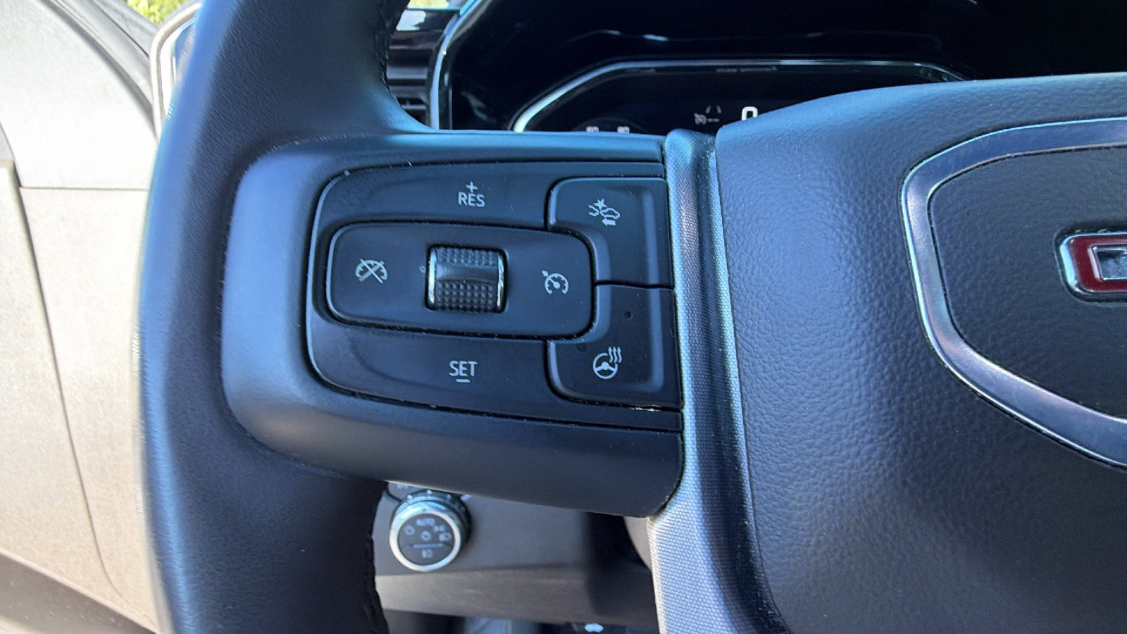 Used 2025 GMC Sierra 1500 SLT AWD/4WD image 27