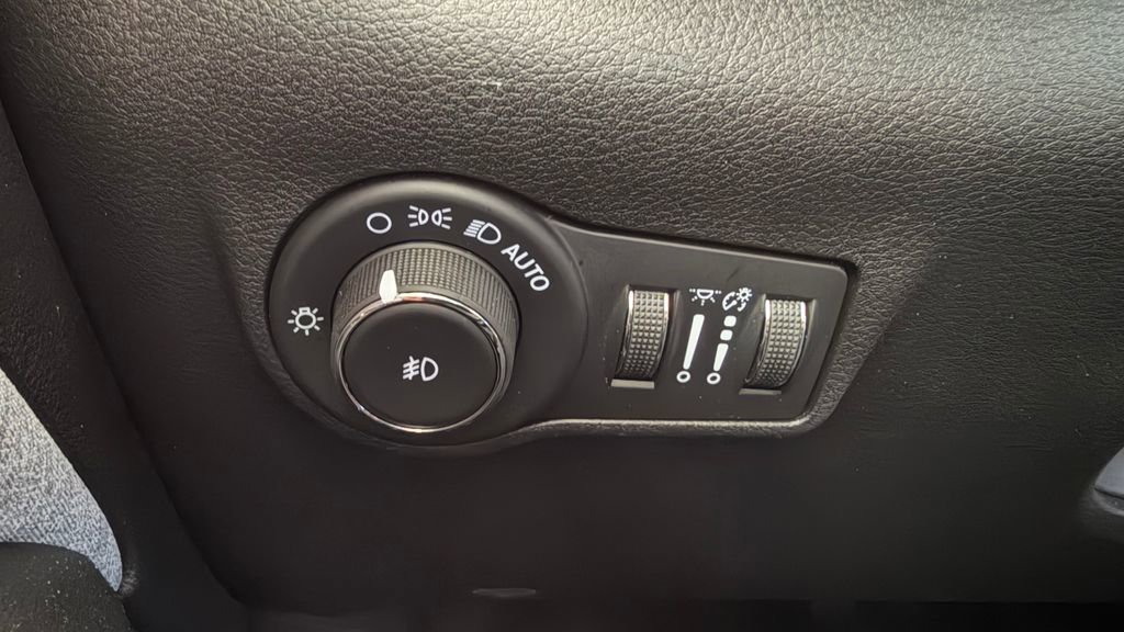 Used 2022 Jeep Compass Latitude AWD/4WD image 49