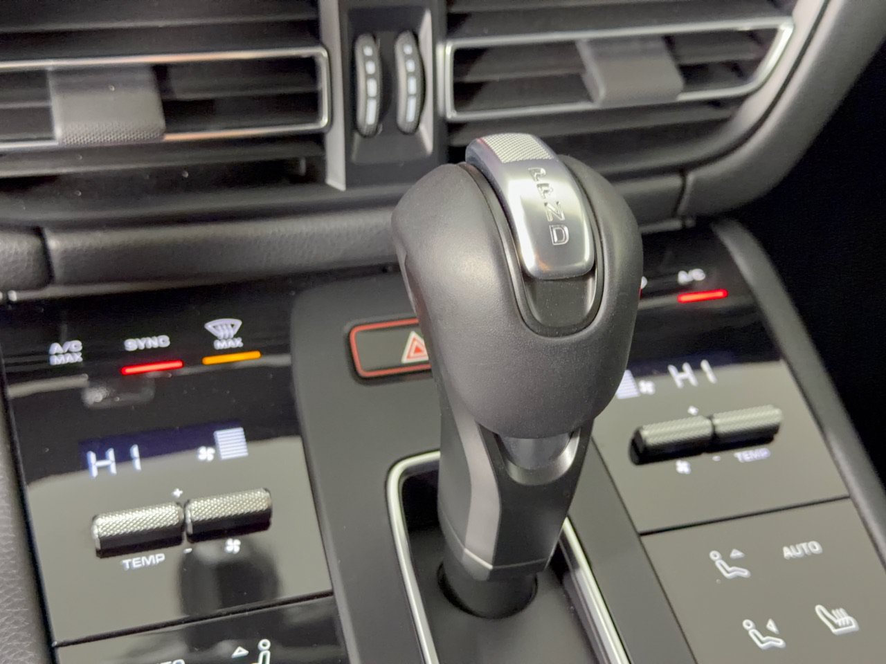 Used 2026 Porsche Macan Turbo AWD/4WD image 24