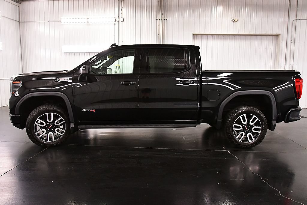 Used 2024 GMC Sierra 1500 AT4 w/ AT4 Premium Package AWD/4WD image 4