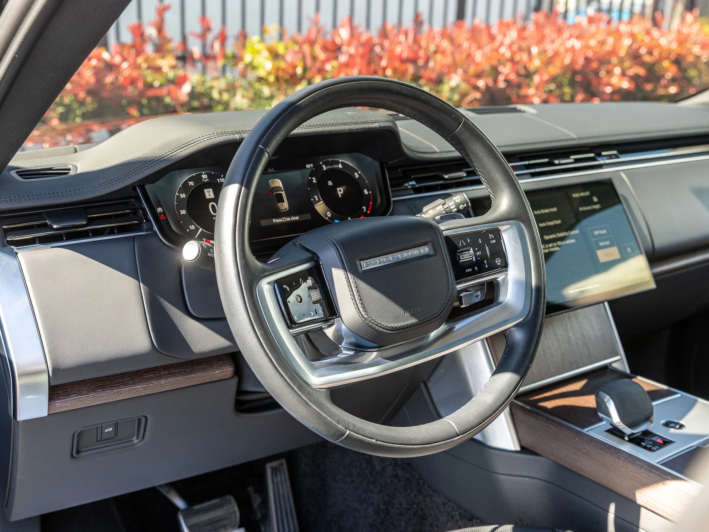 Used 2025 Land Rover Range Rover Long Wheelbase SE image 22