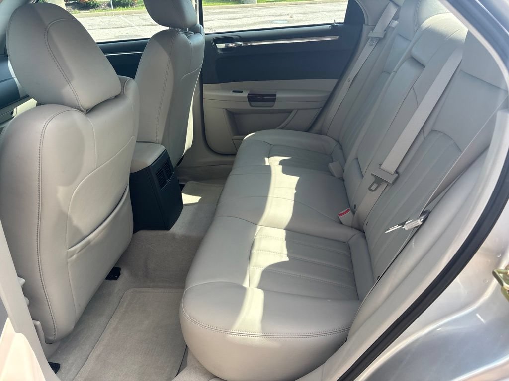 Used 2005 Chrysler 300 C w/ Sound Group II RWD image 36