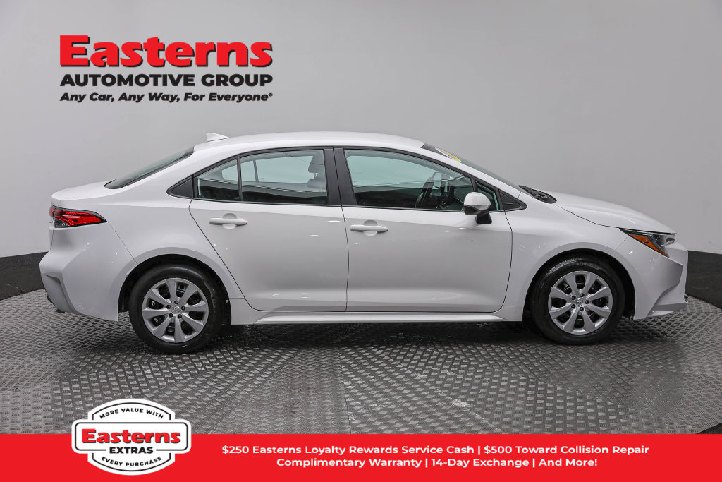 Used 2026 Toyota Corolla LE FWD image 5
