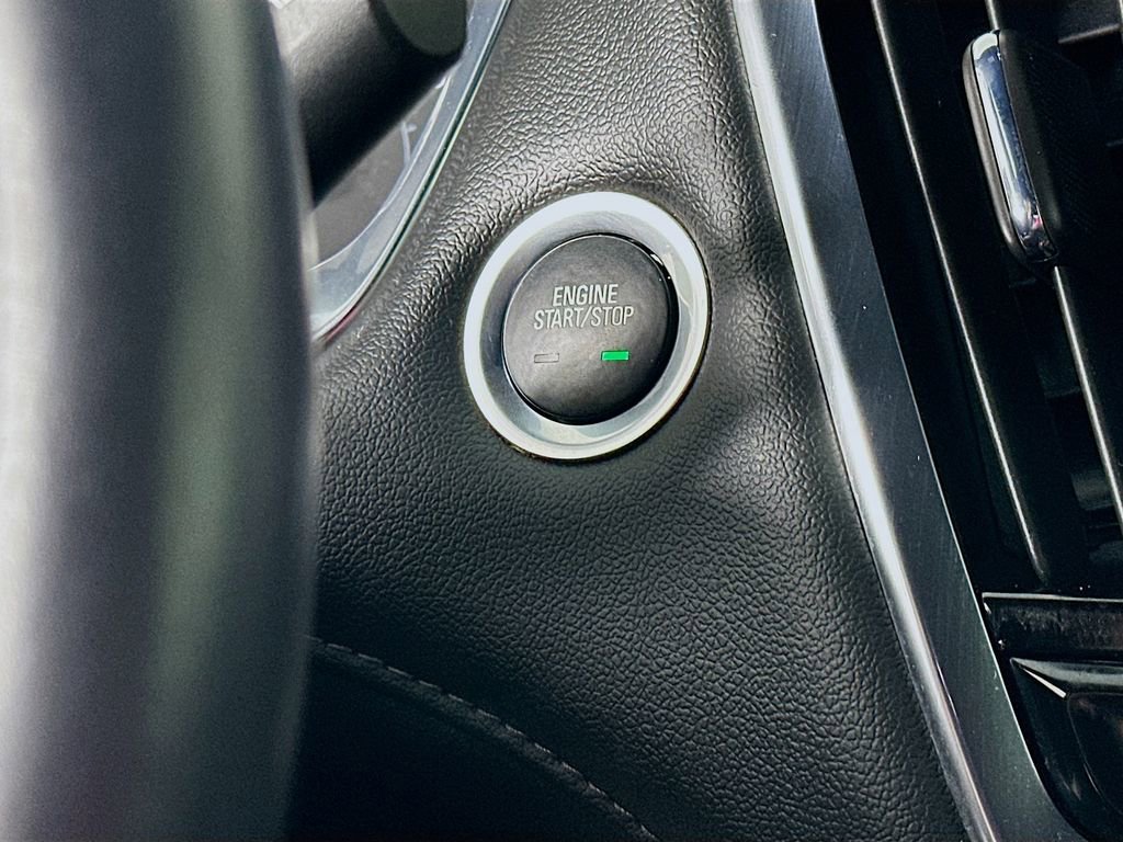 Used 2022 Chevrolet Traverse LT image 22