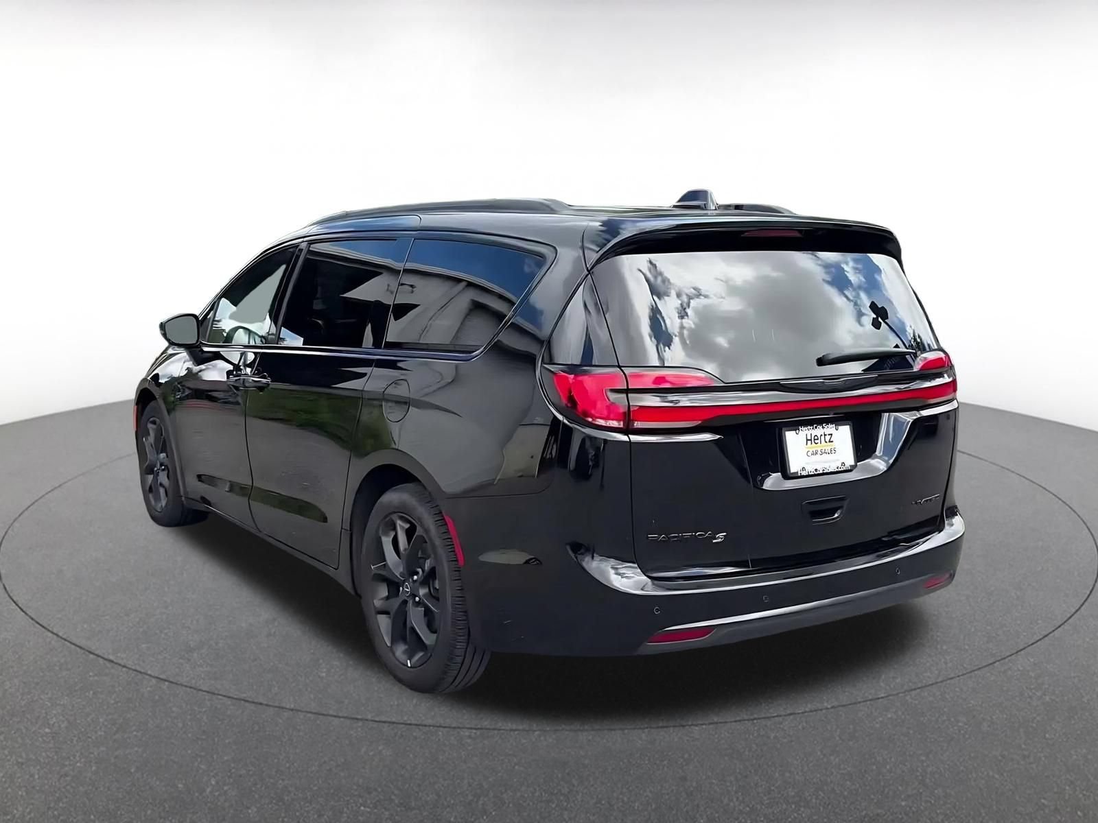 Used 2025 Chrysler Pacifica Limited FWD image 9