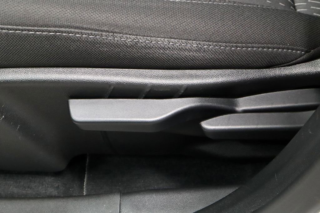 Used 2025 Chevrolet Equinox LT AWD/4WD image 23