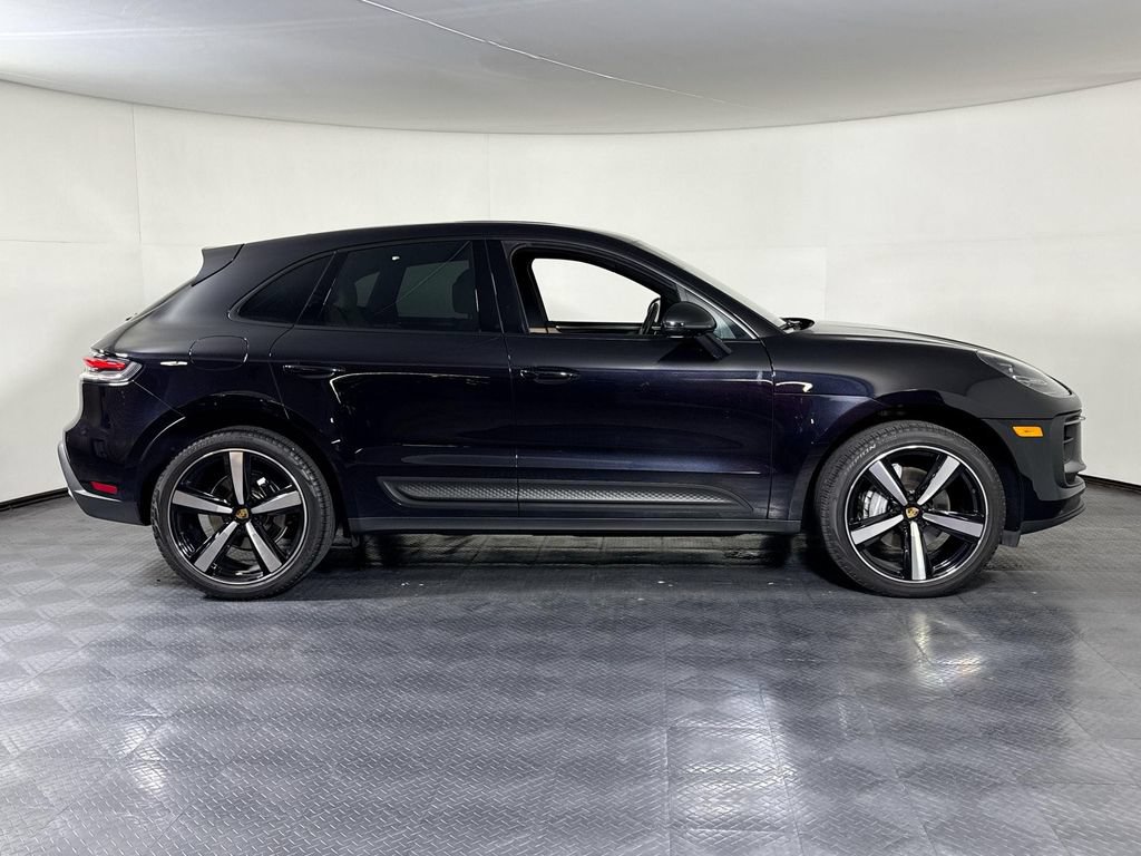 Certified 2024 Porsche Macan AWD/4WD image 8