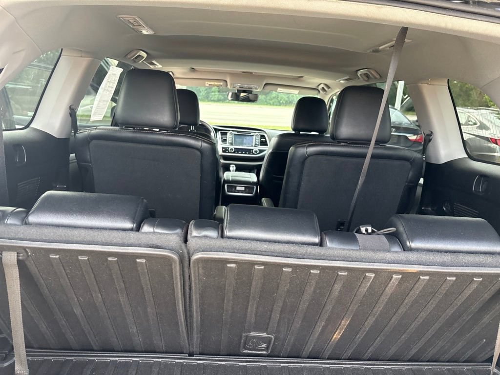 Used 2019 Toyota Highlander XLE AWD/4WD image 27