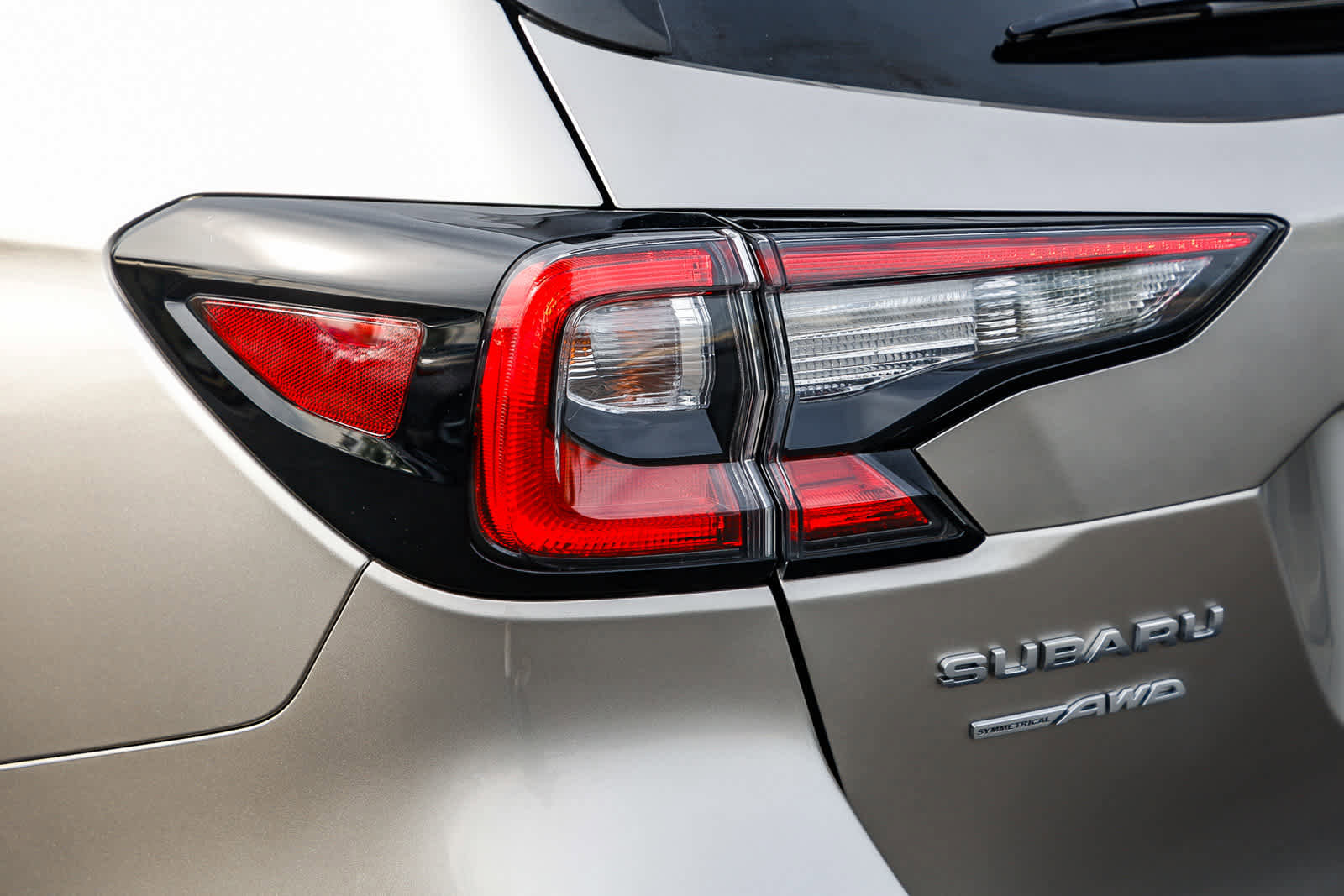 Used 2020 Subaru Outback Premium image 8