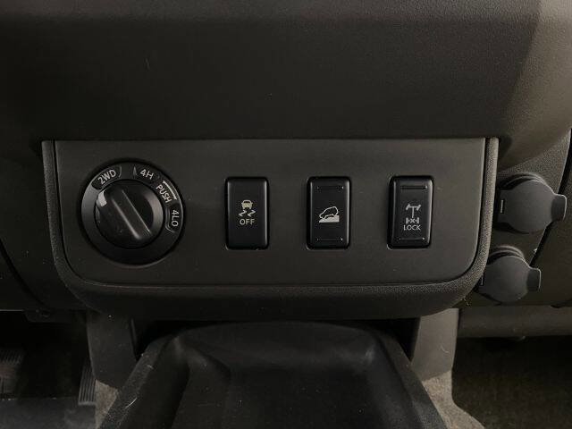 Used 2013 Nissan Xterra PRO-4X w/ Pro-4x Leather Pkg AWD/4WD image 27