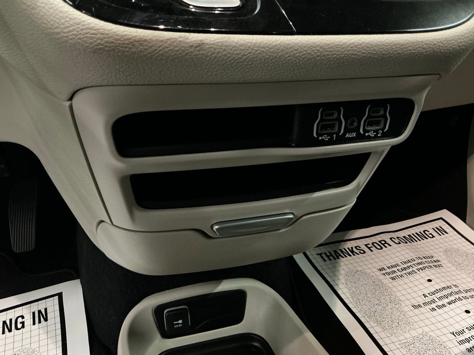 Used 2023 Chrysler Pacifica Touring-L image 33