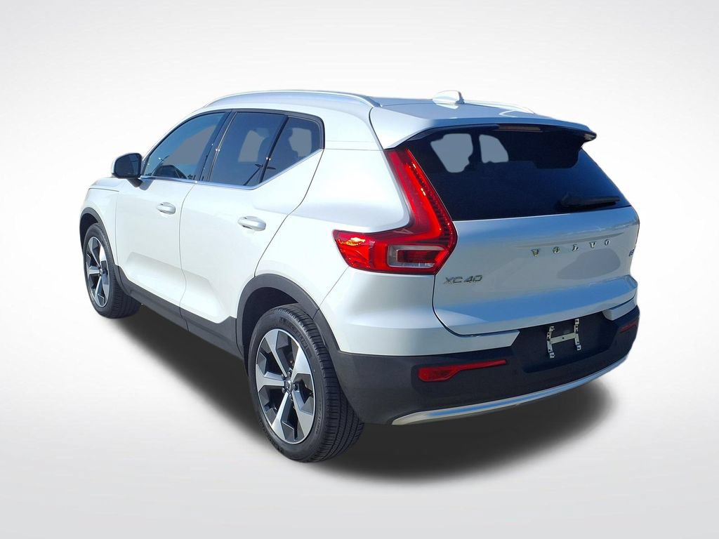 Certified 2023 Volvo XC40 B4 Plus w/ Climate Package FWD image 6