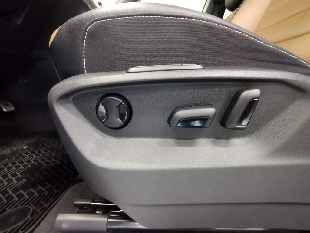 Used 2023 Volkswagen Atlas Cross Sport SEL Premium R-Line image 23