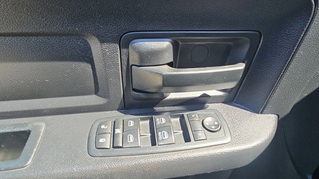 Used 2017 RAM 1500 Express RWD image 22