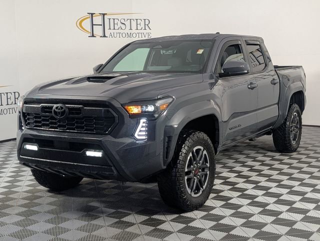 Used 2025 Toyota Tacoma TRD Sport image 4
