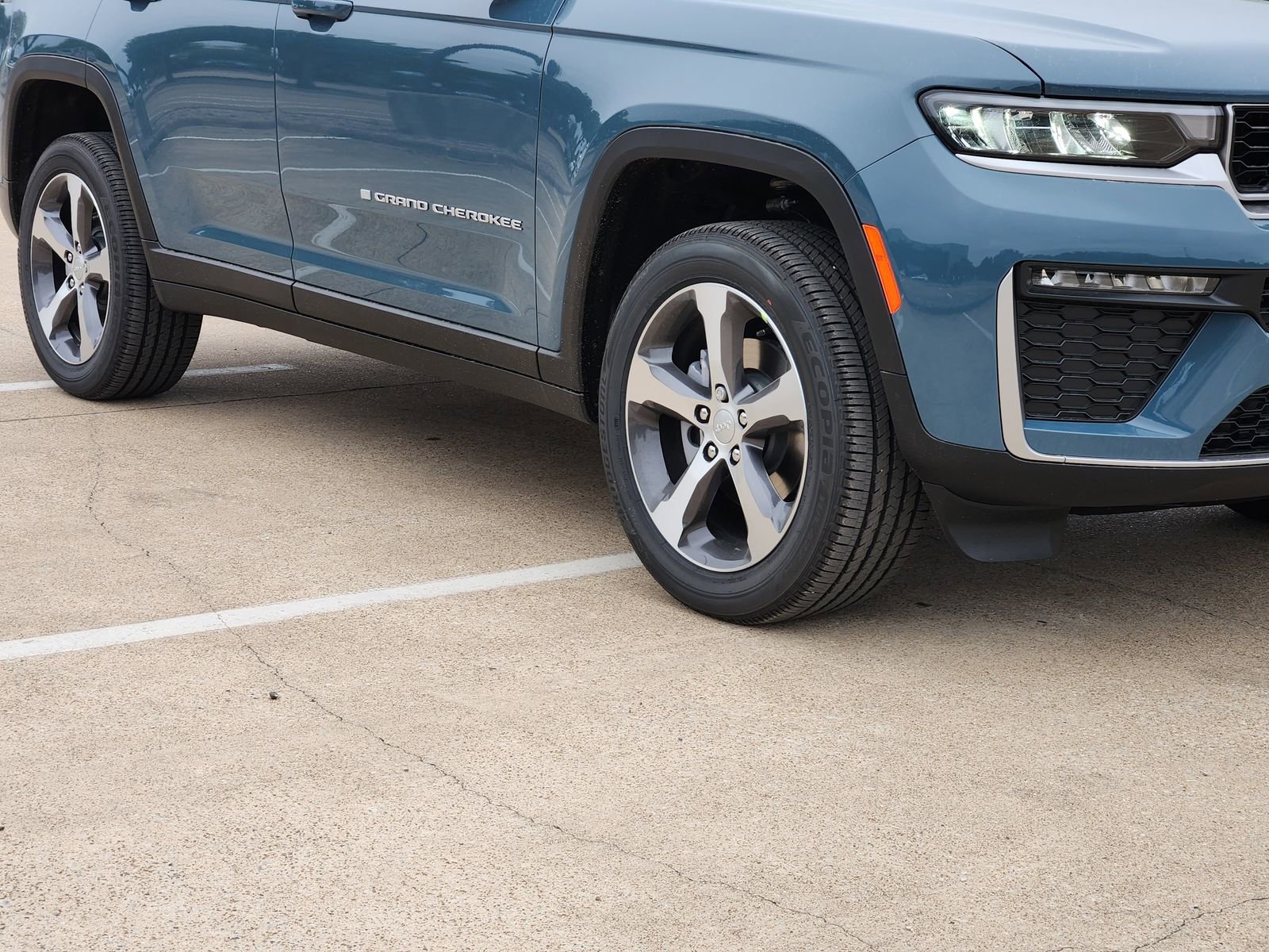 New 2026 Jeep Grand Cherokee Limited RWD image 11