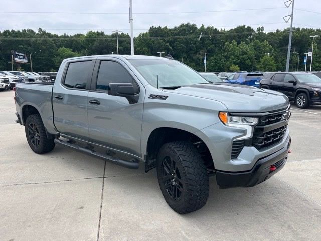 Used 2025 Chevrolet Silverado 1500 LT Trail Boss w/ Convenience Package II AWD/4WD image 11