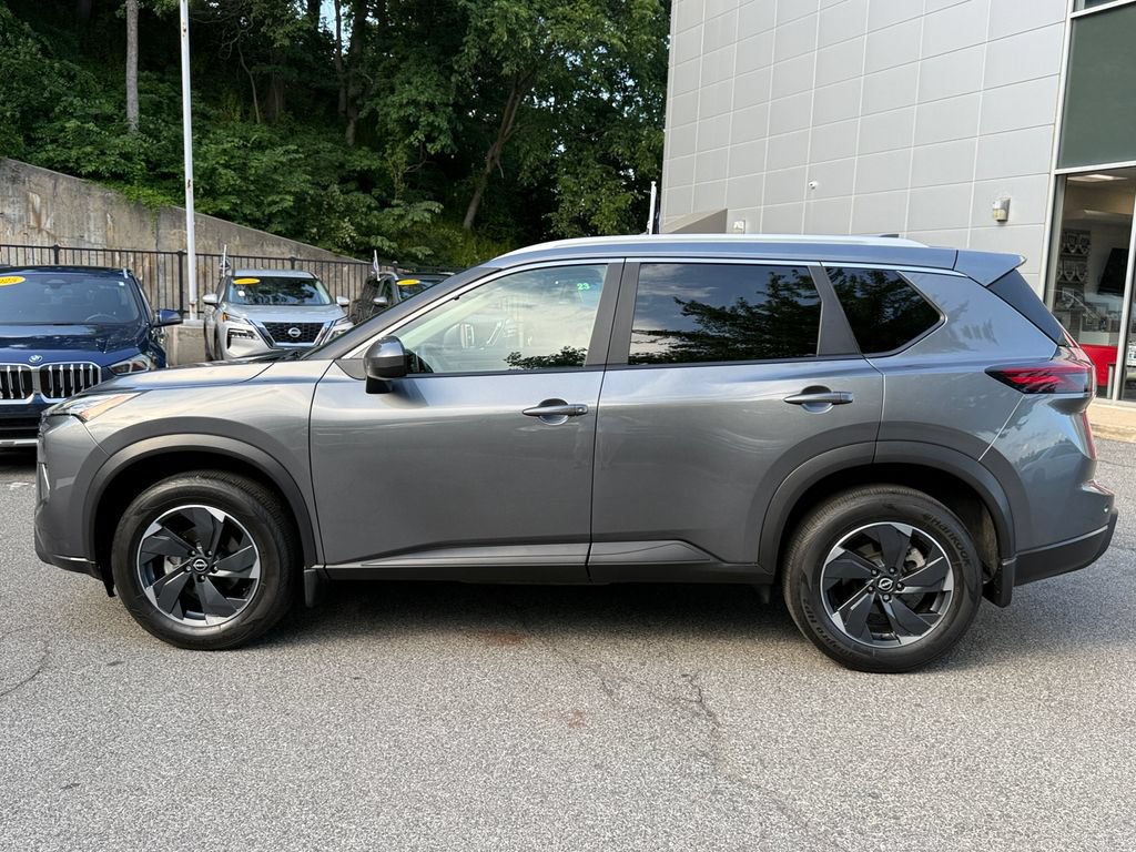 Used 2024 Nissan Rogue SV w/ SV Premium Package AWD/4WD image 3