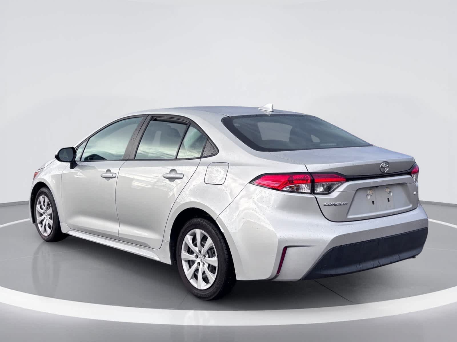 Used 2025 Toyota Corolla LE FWD image 4