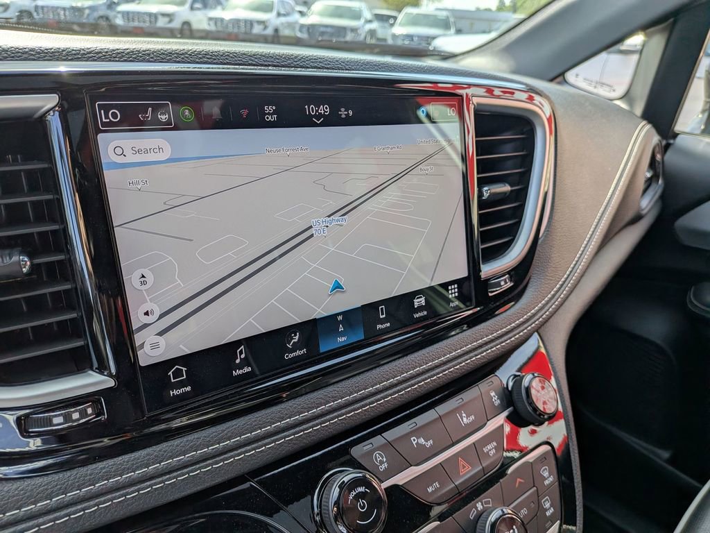 Used 2025 Chrysler Pacifica Limited image 20