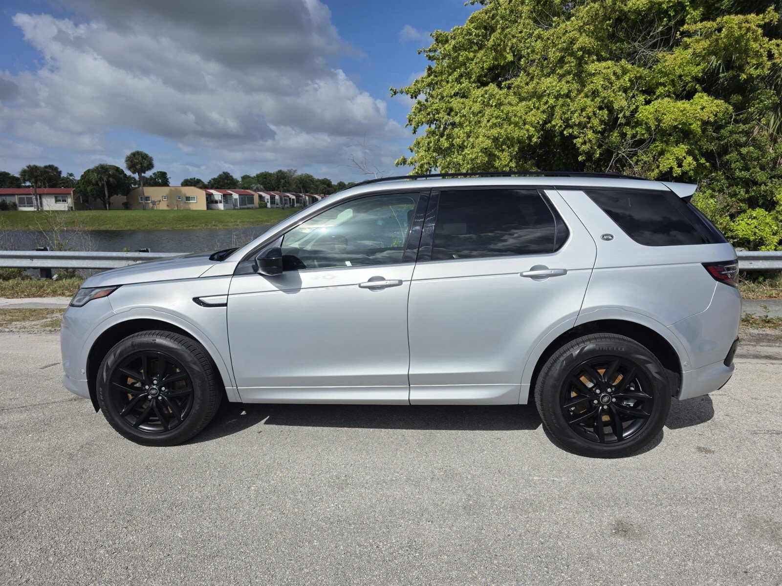 Certified 2025 Land Rover Discovery Sport S image 7