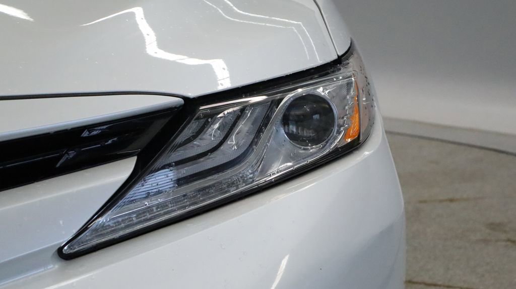 Used 2020 Toyota Camry XLE FWD image 12