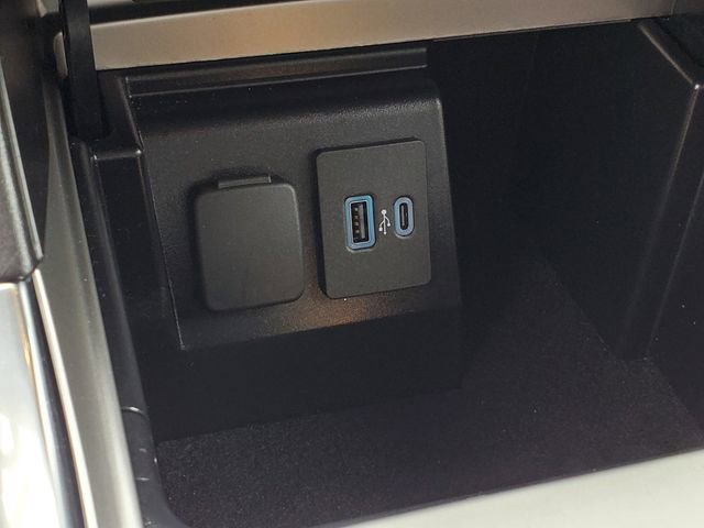 Used 2022 Ford Explorer XLT w/ Equipment Group 202A image 22