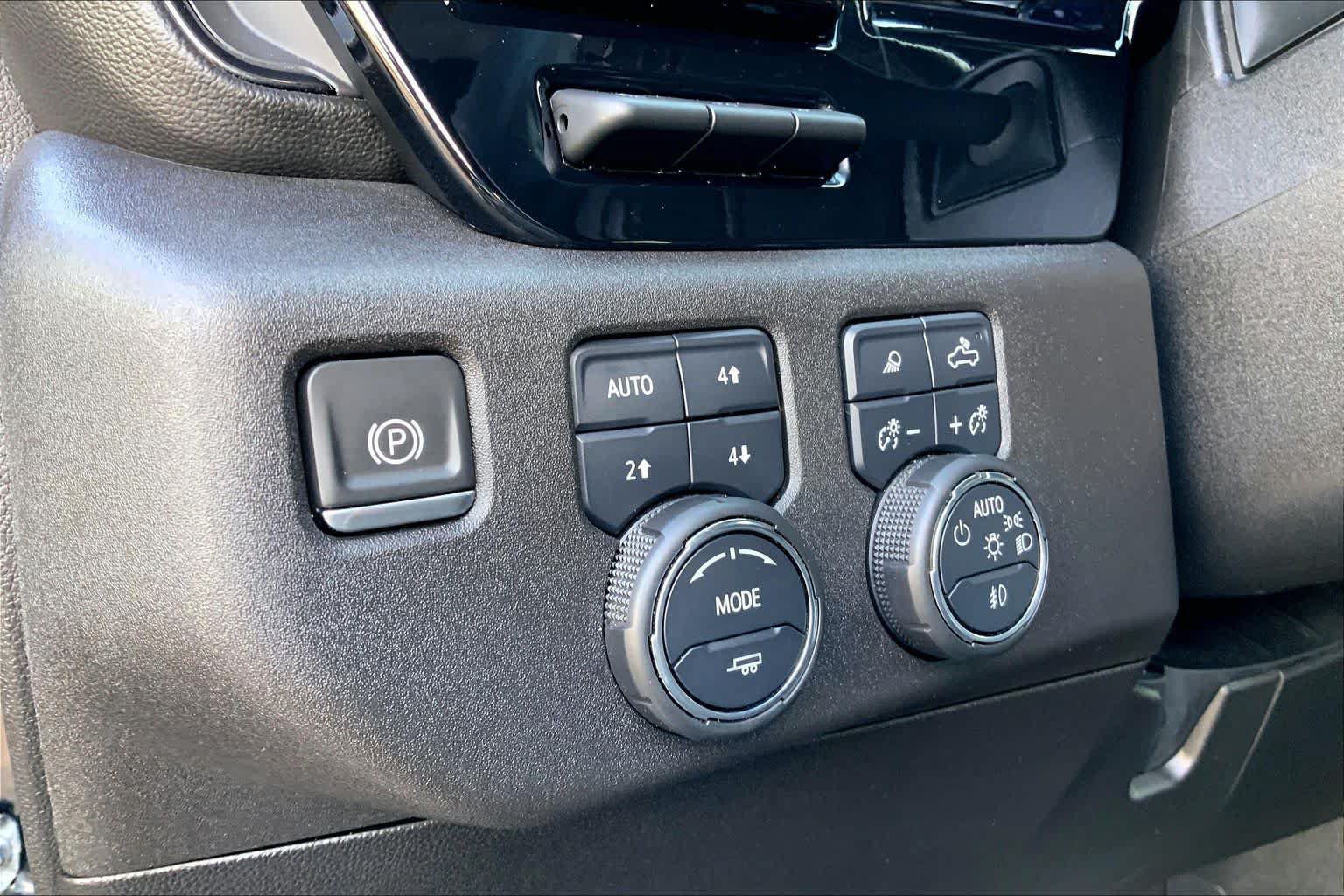 Used 2024 Chevrolet Silverado 2500 ZR2 w/ ZR2 Bison Edition AWD/4WD image 35