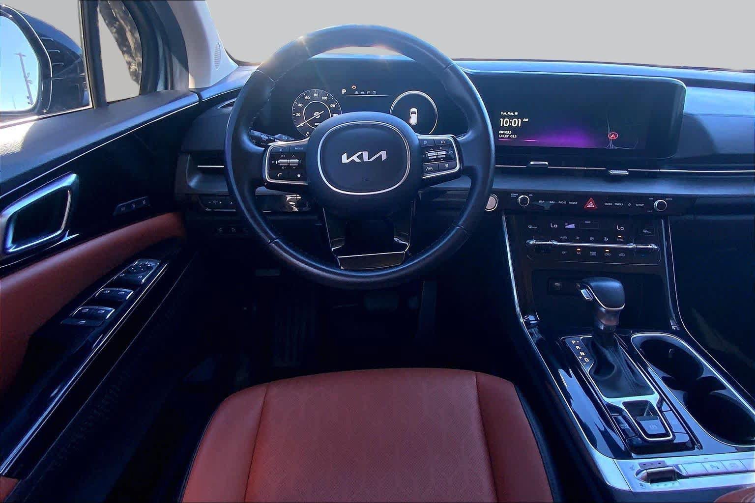Used 2023 Kia Carnival SX FWD image 6