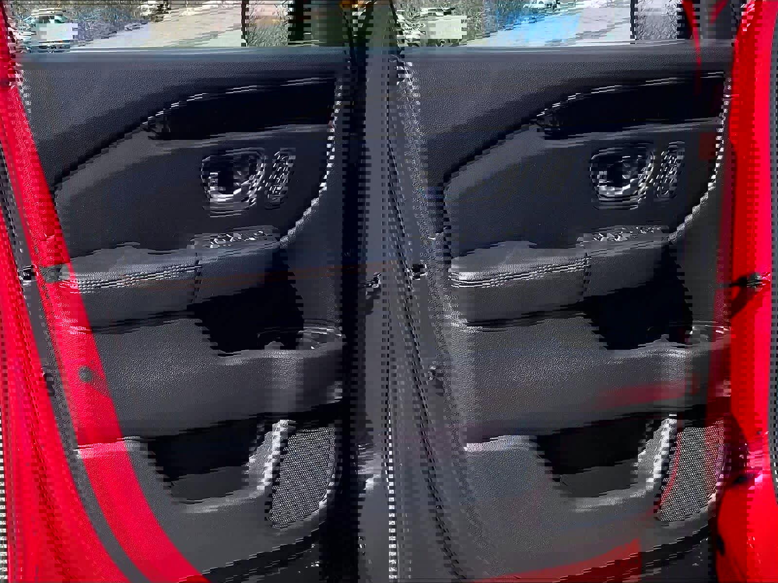 Used 2025 Honda Pilot TrailSport image 9