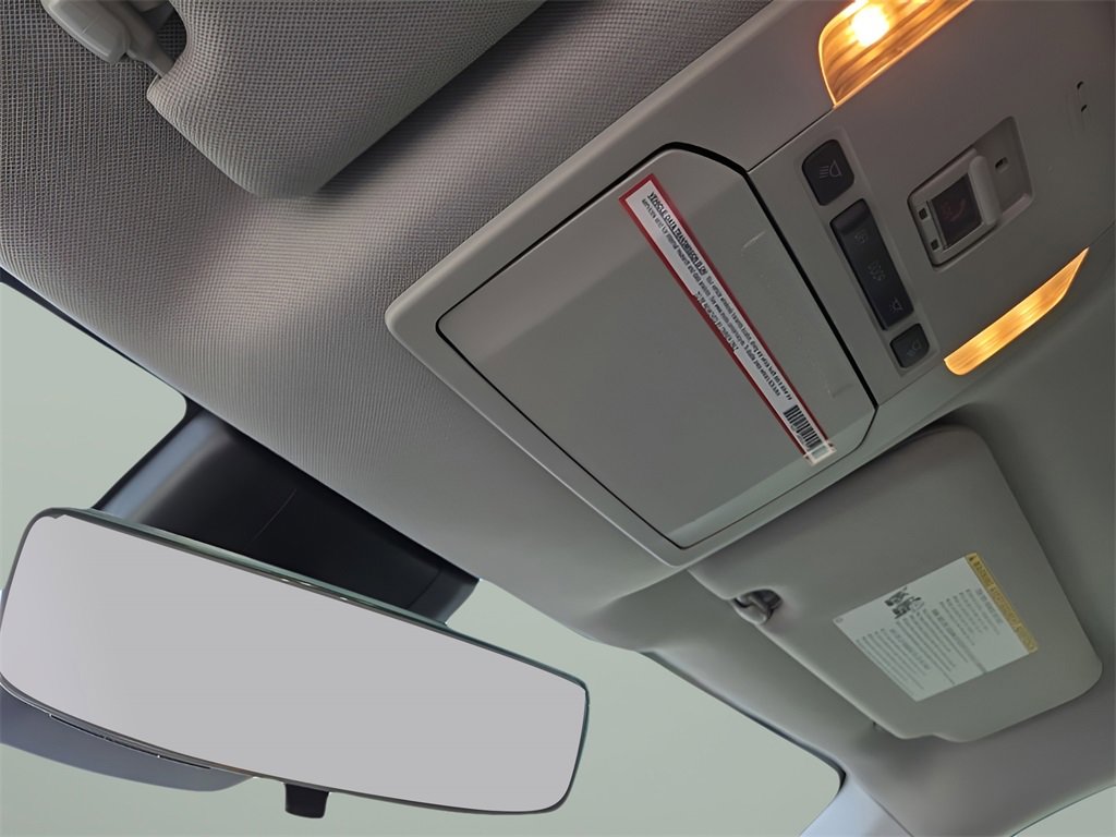 Used 2022 Toyota Highlander LE image 19